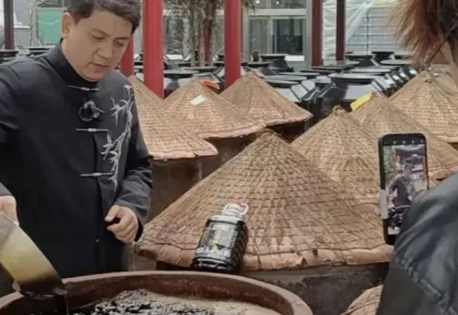 “把老陈醋喝成咖啡伴侣和减脂搭子?”打工人咋都迷上这个山西厂长的直播间?