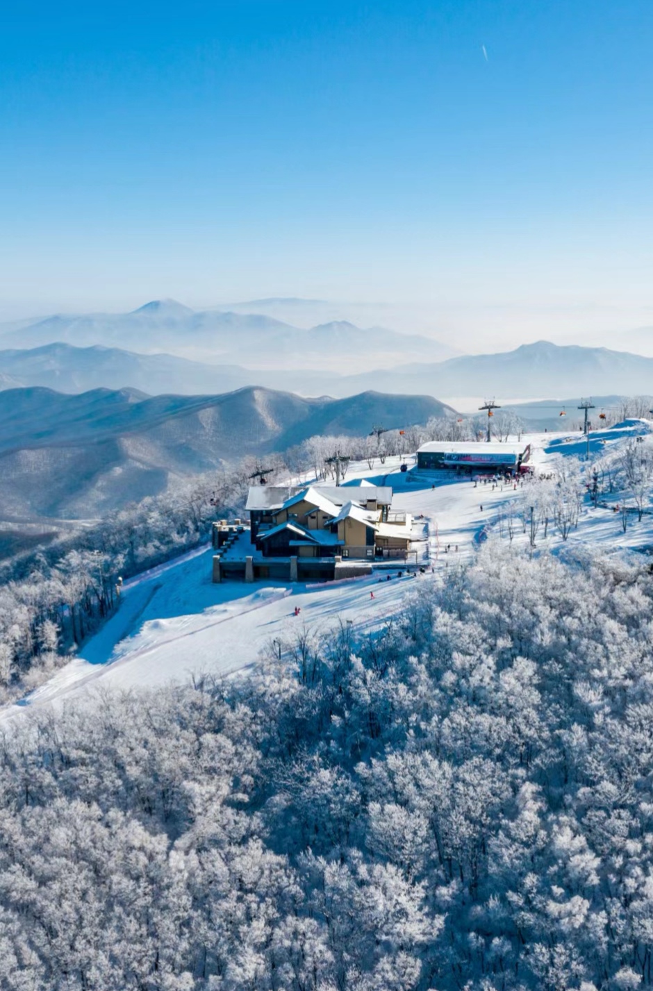 manner首家雪场店落地吉林松花湖,与缆车同期营业