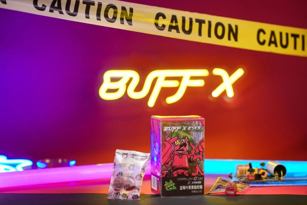 图片来源： Buffx   品牌：BUFF X   产品的设计是“赛博朋克”风，包装根据不同产品功能设计了对应场景的插画形象。这些形象犹如游戏里的NPC为电竞青年持续加