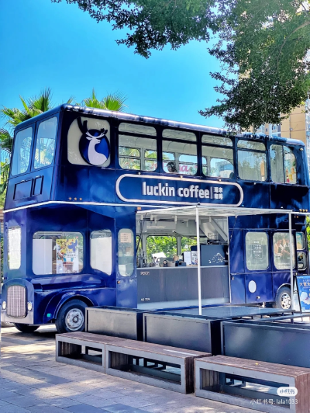 瑞幸咖啡双层巴士