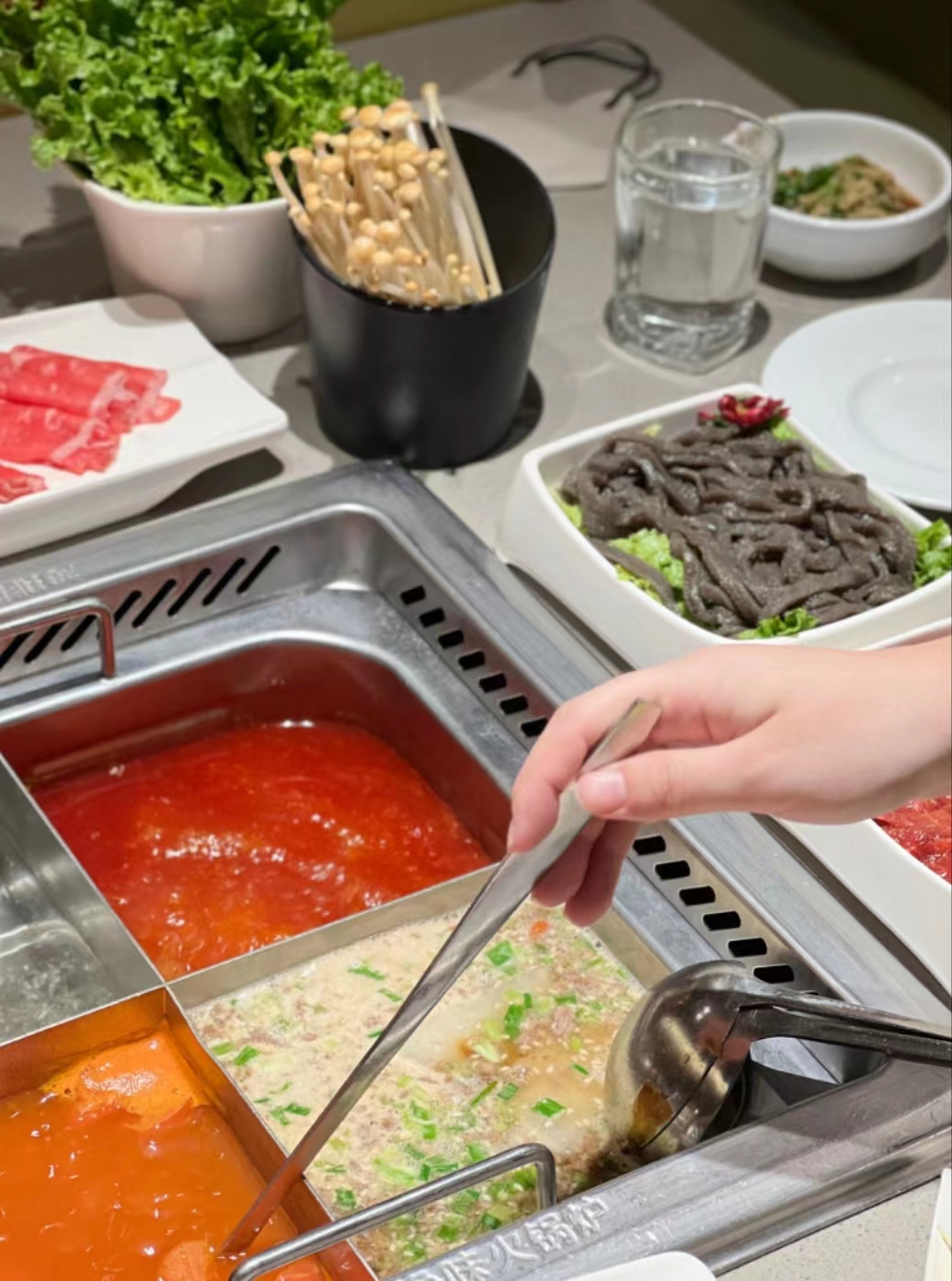 千店规模之上，海底捞的复苏没有“奇招”-FoodTalks