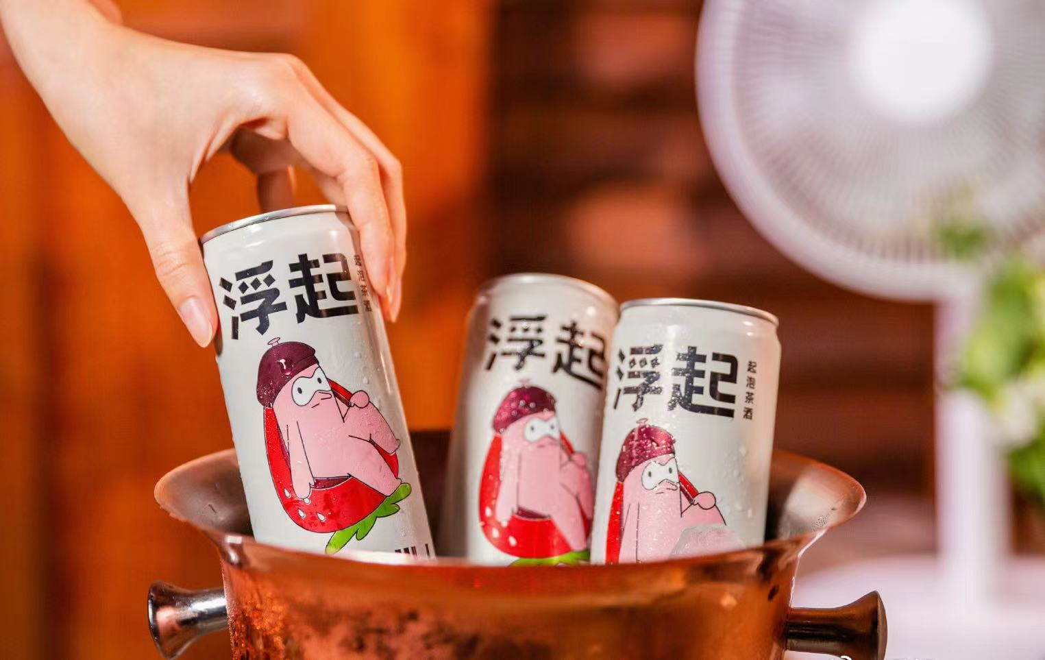 百威旗下品牌「浮起」推出新品:草莓洛神茶风味起泡茶酒-FoodTalks全球食品资讯