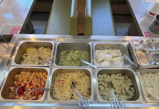 20元一份自助午餐，海底捞也卷起“打工人食堂”