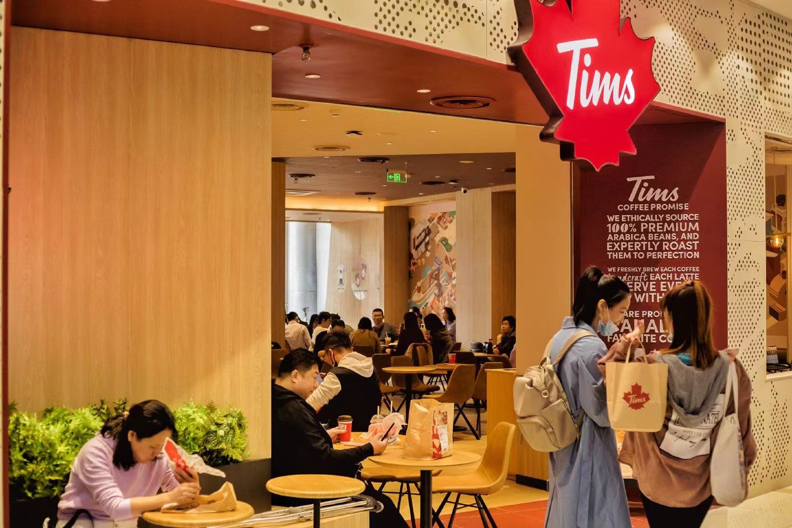 tims中国门店 图片来源:微博@timhortonscoffee据小食代消息,近日