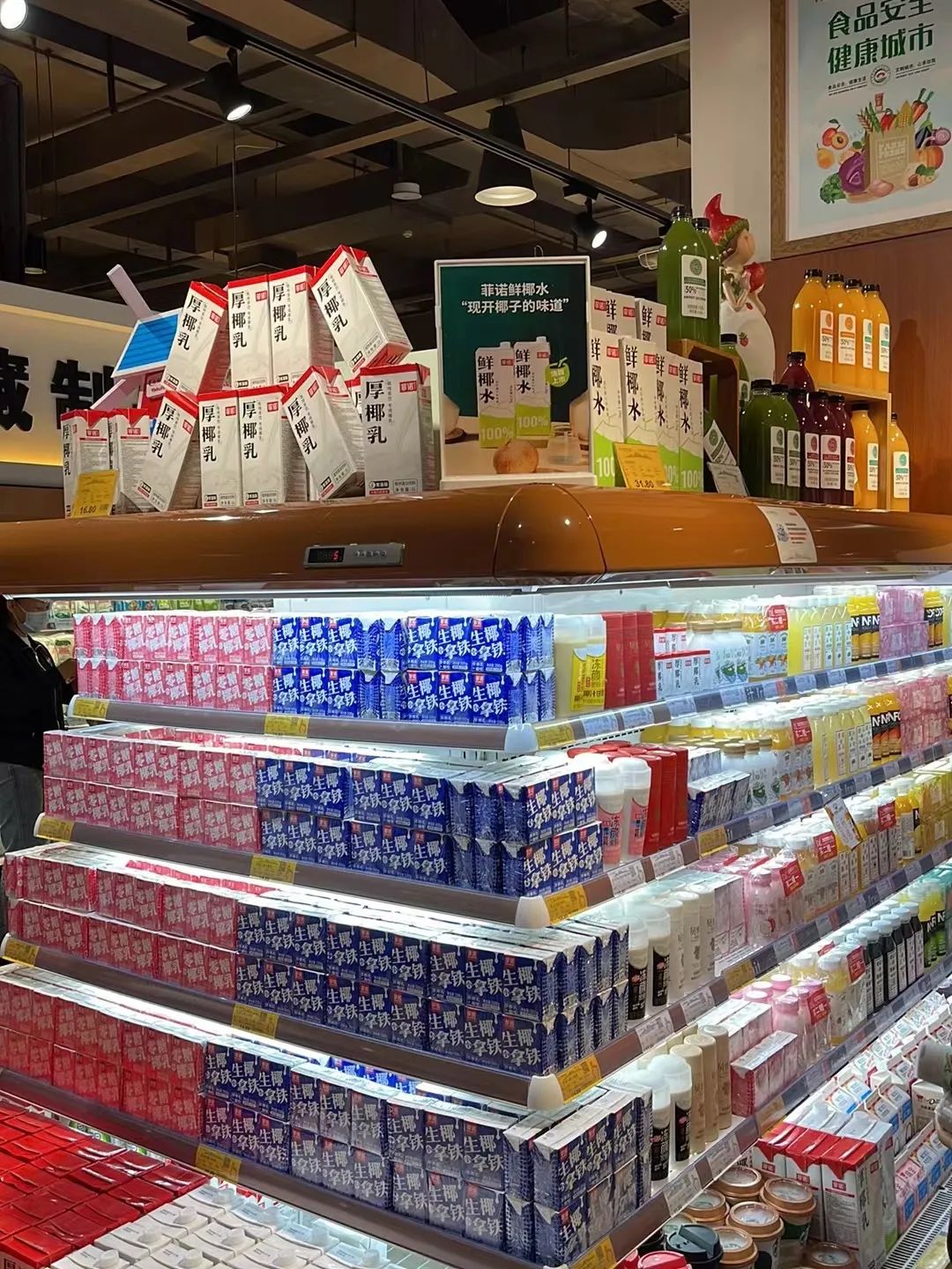 菲诺在河南胖东来的线下堆头