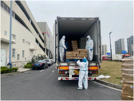 盒装预制菜送上专门配送车