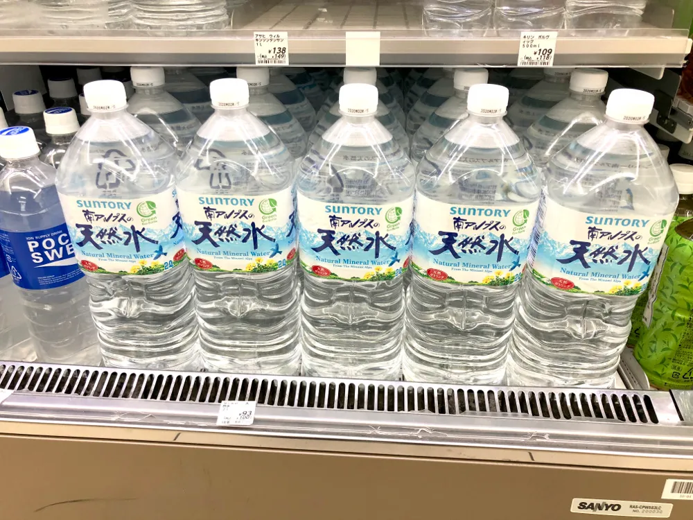 ob欧宝·体育 -550mL水卖108日元，2L水却卖100日元，日本便利店的水定价怎么“反常识”？