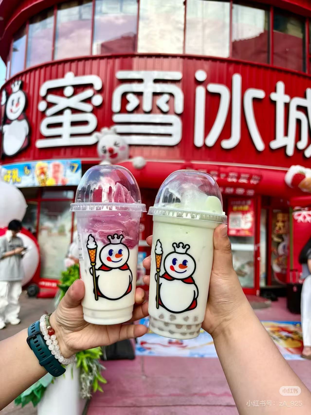 雪王首秀来了！蜜雪冰城IPO后第一次开业绩会，高管把激烈的外卖大战、出海开店、加速发展幸运咖都说到了-FoodTalks全球食品资讯