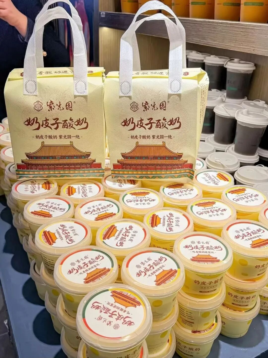 不止糖葫芦,奶茶、烘焙以及汉堡也裹上了奶皮子-FoodTalks全球食品资讯