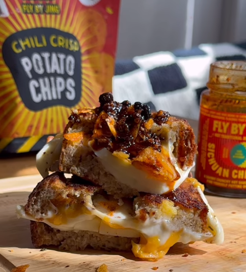 Fly By Jing可以添加在多种食物上