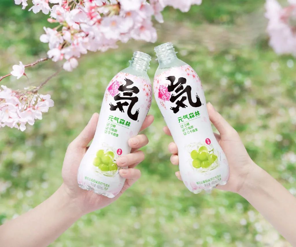 樱花白葡萄味气泡水