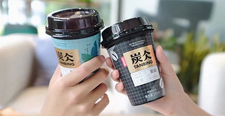 碳仌杯装冷藏咖啡
