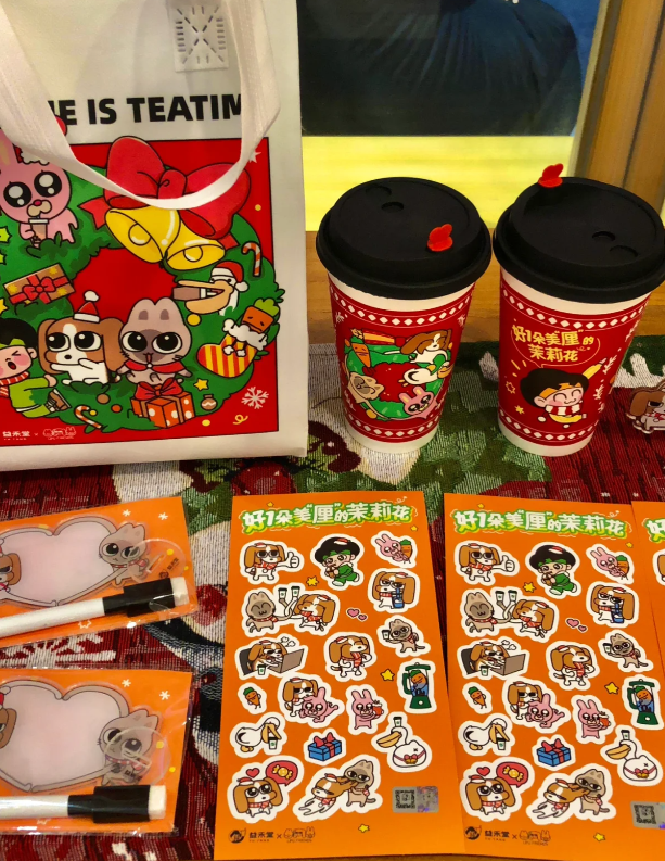 益禾堂与热门表情包“暹罗厘普”联名，新品茉莉白·轻乳茶同步上市-FoodTalks全球食品资讯