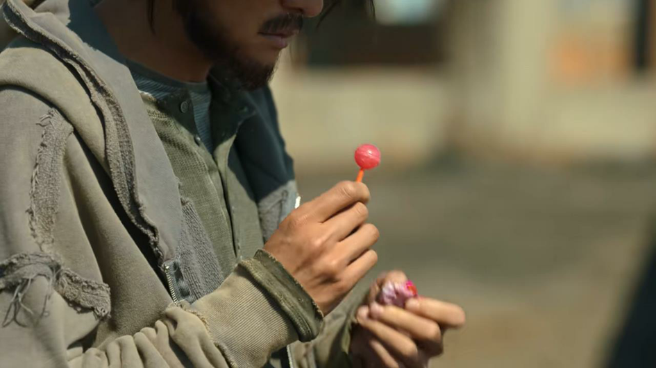 老默杀人前吃棒棒糖