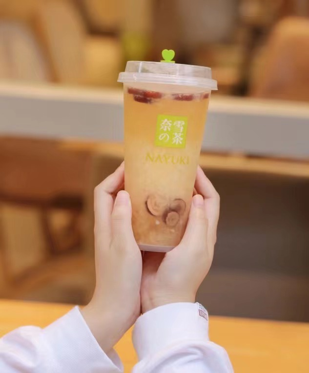 奈雪的茶“霸气银耳炖梨”