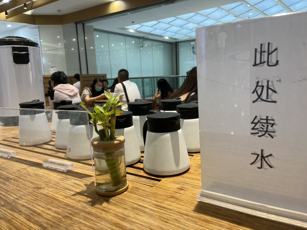 探访中式茶饮品牌「煮葉」：星巴克模式打造标准化空间-FoodTalks全球食品资讯