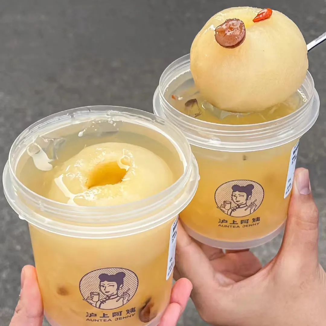 日均卖出12万杯,“一整颗炖梨”走红!今冬爆款趋势已明确-FoodTalks全球食品资讯