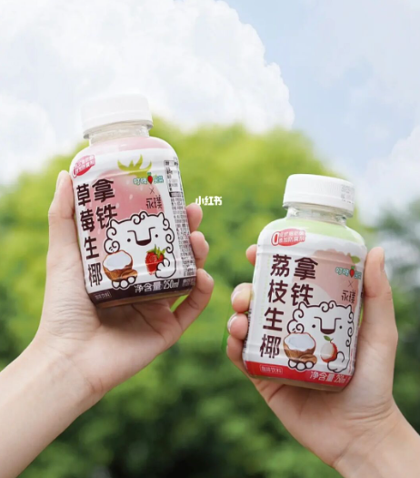 草莓生椰拿铁、荔枝生椰拿铁