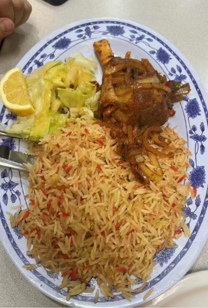 安哥拉的"黑人饭"套餐里出现了炒饭