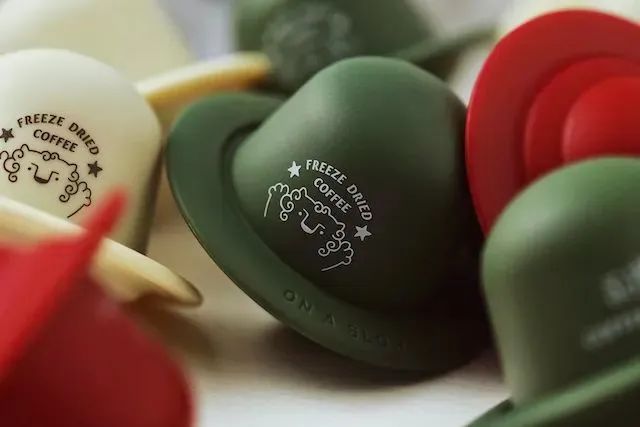 飞碟上的吉祥物石端正