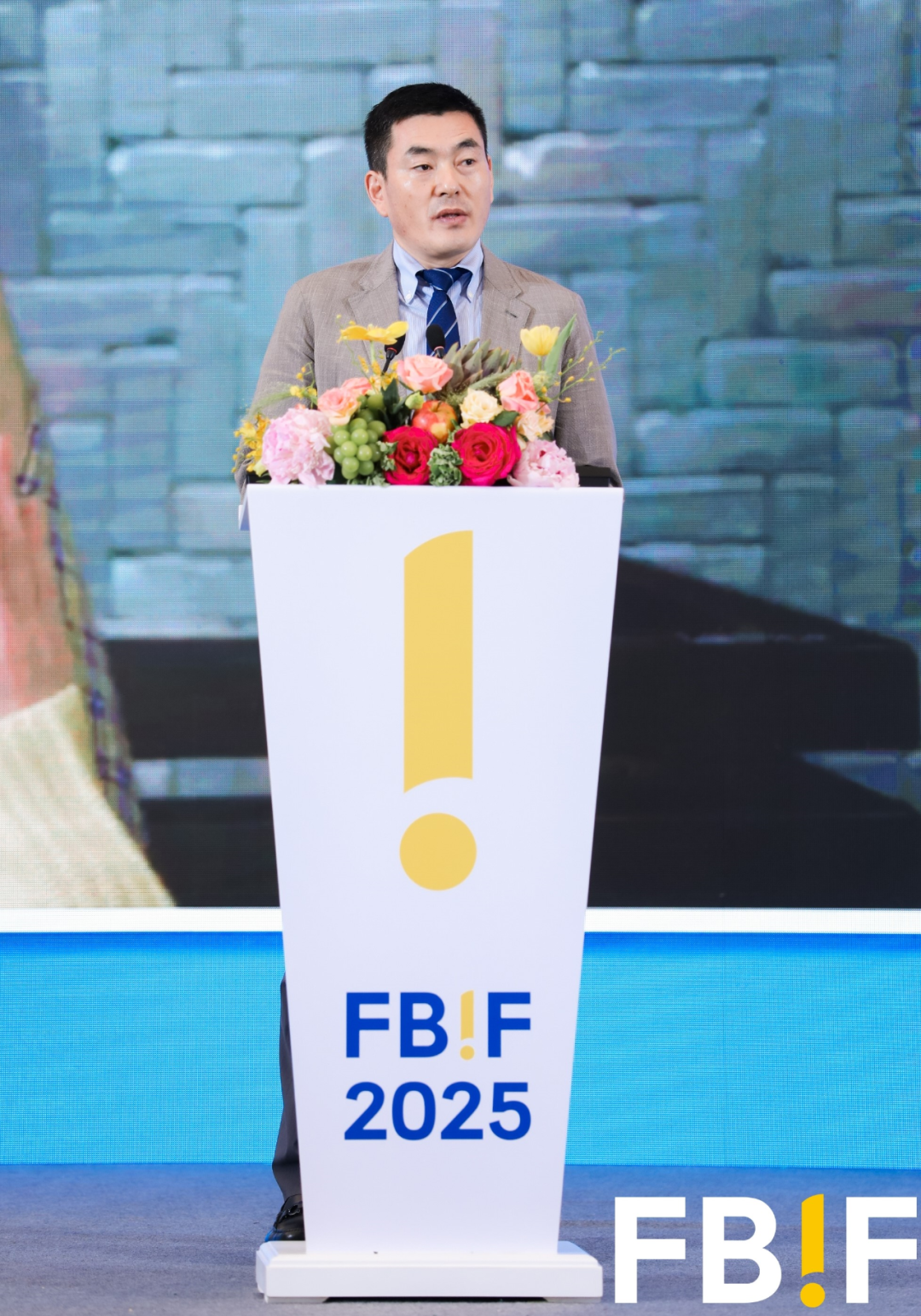 伊利集团副总裁徐克