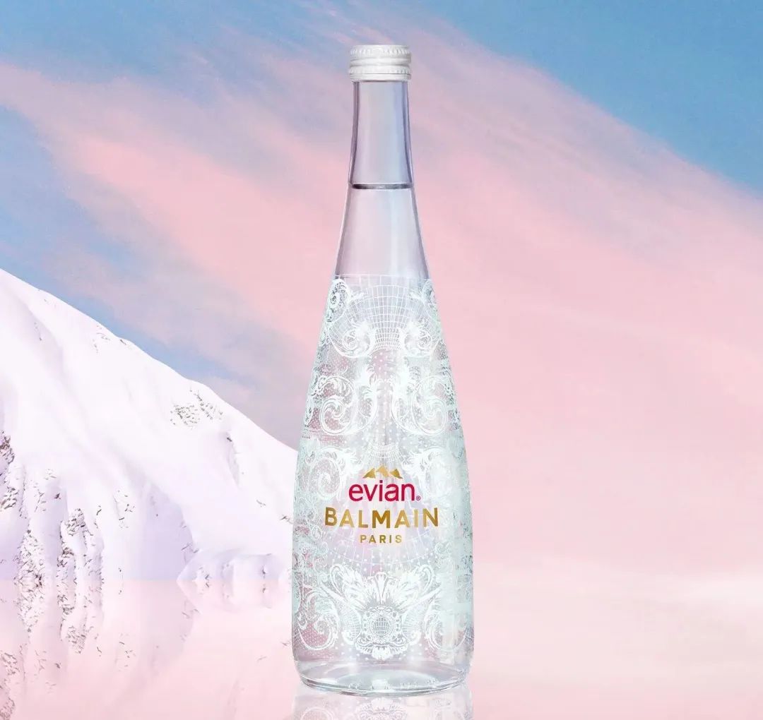 依云玻璃瓶矿泉水