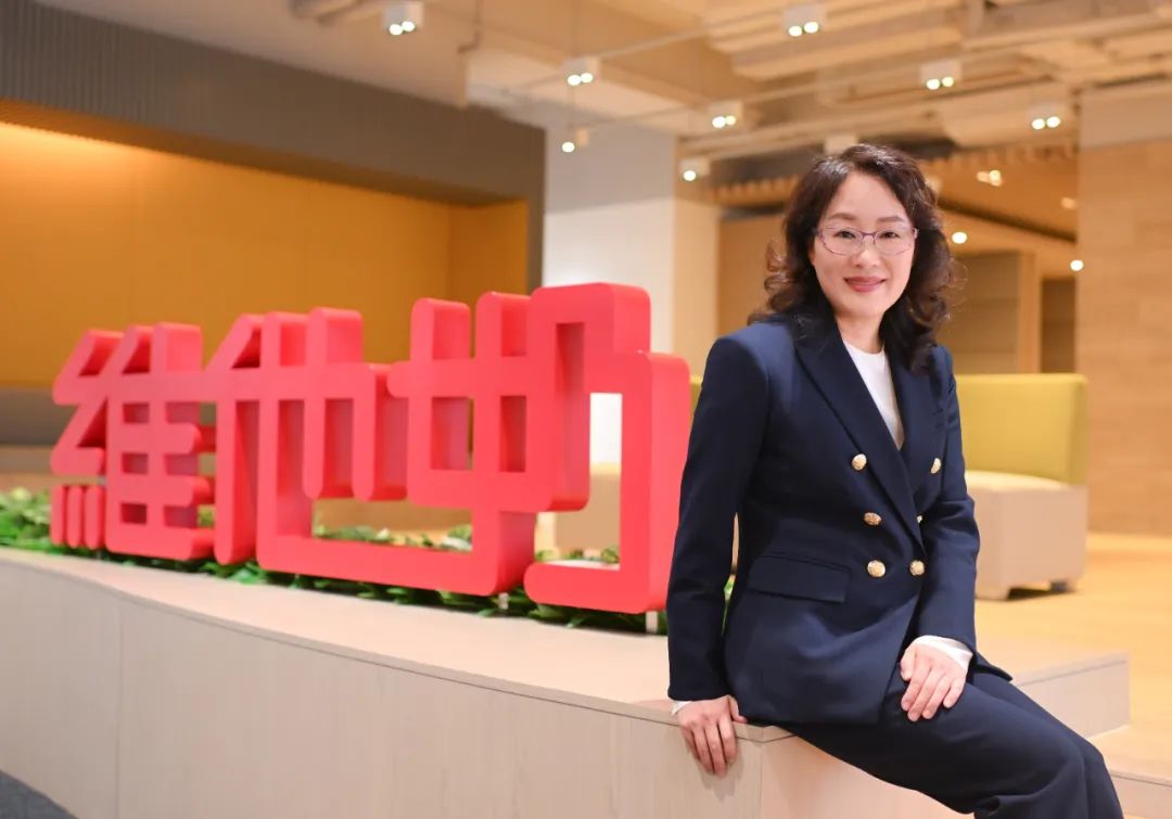 维他奶中报揭晓!第三代接班人,可能就是一同亮相的她!-FoodTalks全球食品资讯