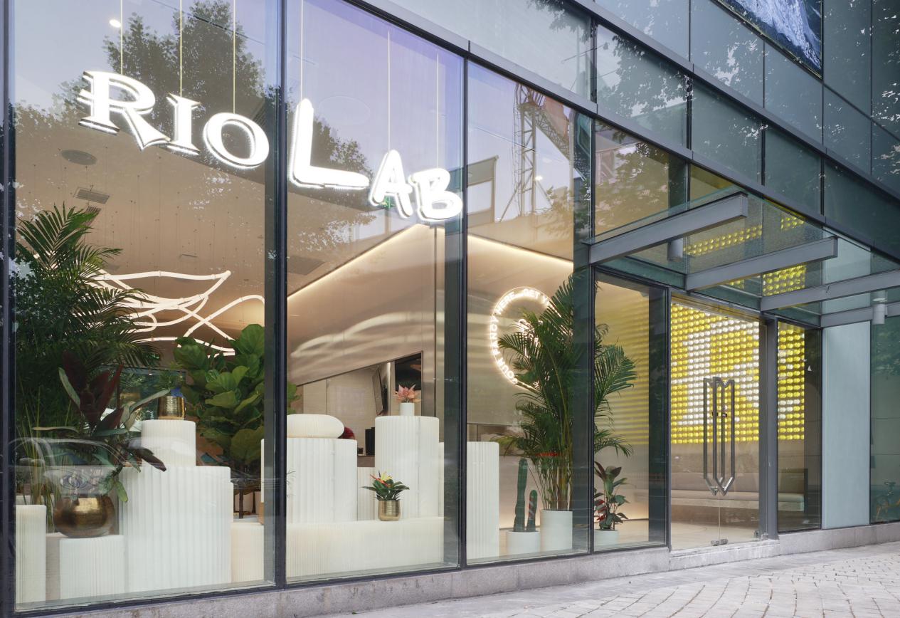 RIO首家线下门店今日营业，是不一样的微醺？-FoodTalks全球食品资讯