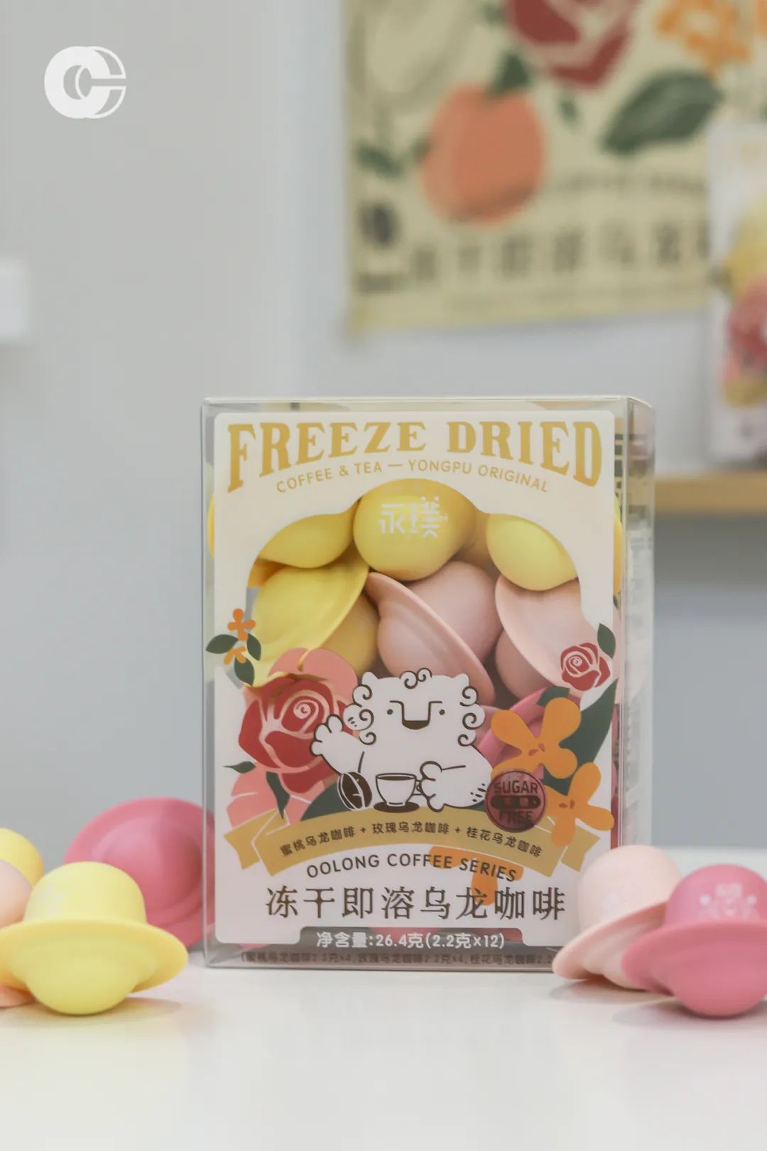 外包装上被花团包围着的是永璞品牌代言人——「石端正」,呆萌可爱的